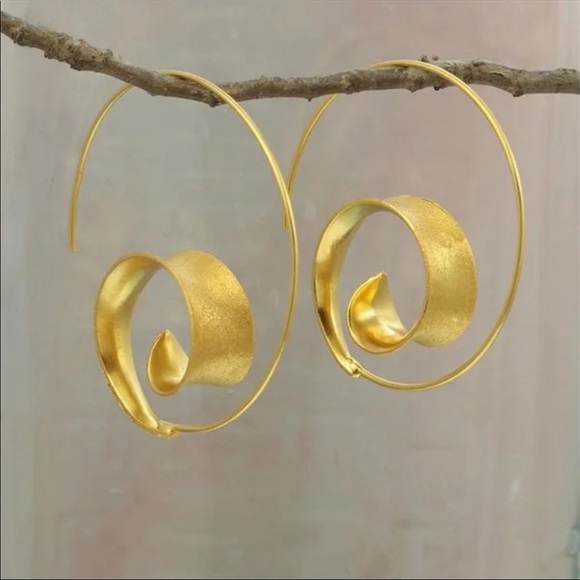 New Yellow Gold Plated Spiral Shape Hoop Earrings - Picture 2 of 3